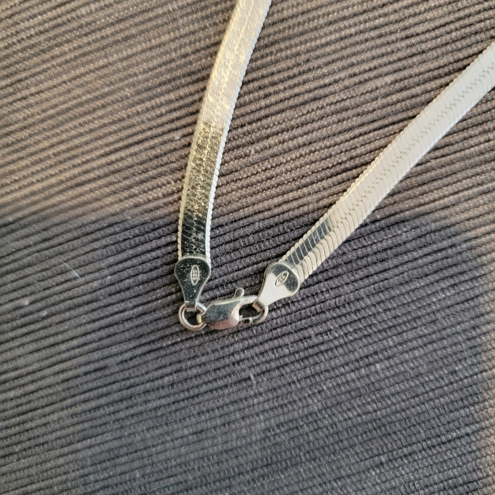 Necklace (Silver) - Picture 3 of 3
